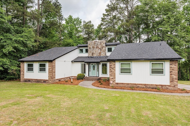 view of front of property with a front lawn