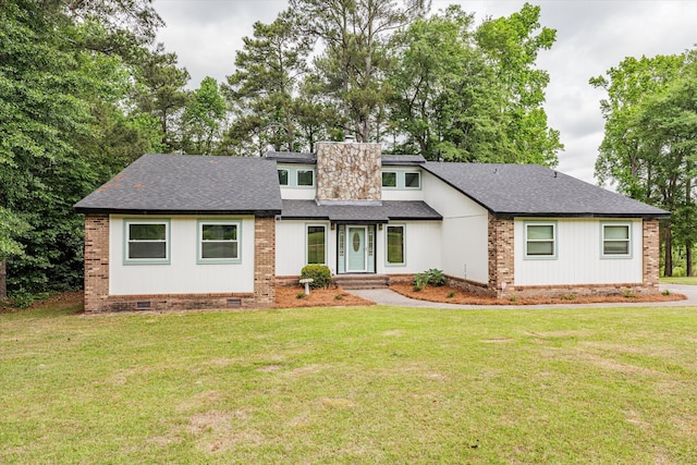 view of front of home featuring a front lawn