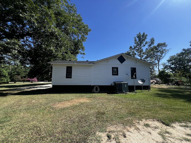 2786 Tudor Rd, Dearing, GA 30808 - back of house with a lawn