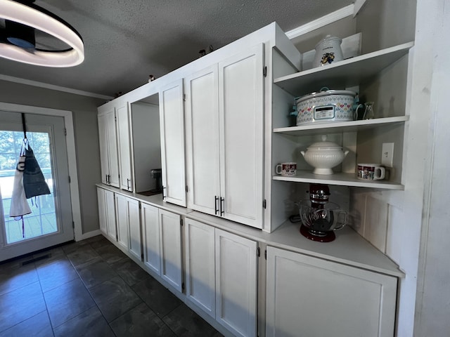 2786 Tudor Rd, Dearing, GA 30808 - detailed view of a textured ceiling and crown molding