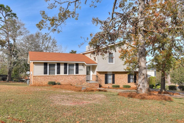 tri-level home featuring a front lawn