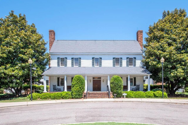 view of front of home featuring a porch