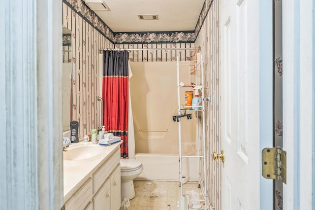 284 Mount Folly Rd, Augusta, GA 30907 - bathroom featuring wallpapered walls, toilet, vanity, a textured ceiling, and shower / tub combo