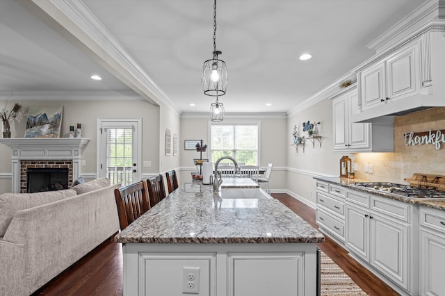 1206 Arcilla Pt, Martinez, GA 30907 - kitchen with a sink, stainless steel gas cooktop, dark wood-type flooring, plenty of natural light, and recessed lighting