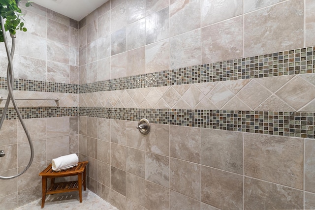 2224 Fothergill Dr, Evans, GA 30809 - bathroom featuring a tile shower