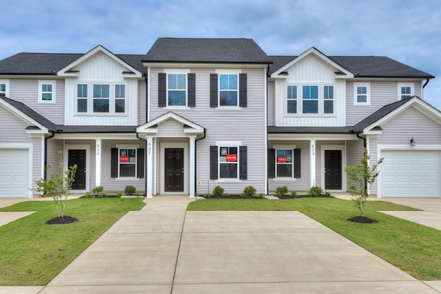 view of front of house featuring a front yard and a garage