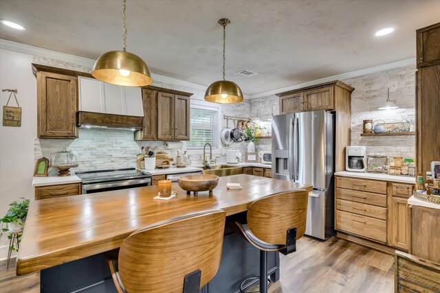 2206 Sandra Ct, Augusta, GA 30906 - kitchen with appliances with stainless steel finishes, a sink, wood finished floors, decorative backsplash, and ornamental molding