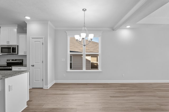 unfurnished dining area featuring crown molding, a textured ceiling, an inviting chandelier, and light hardwood / wood-style flooring