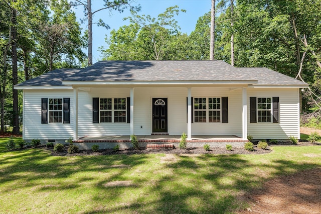 502 Shadowmoor Ct, Thomson, GA 30824 - single story home featuring a front lawn, a porch, crawl space, and a shingled roof
