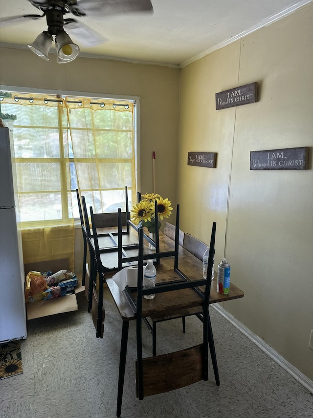 dining space with ceiling fan