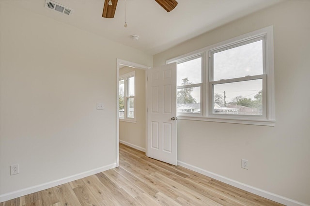 empty room featuring light hardwood / wood-style floors and ceiling fan