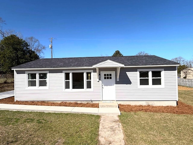 view of front facade with a front yard