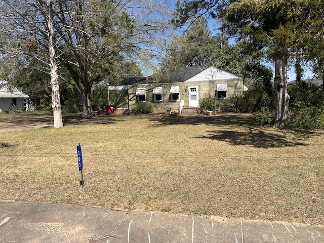 303 Spruce St, Louisville, GA 30434 - view of front of home with a front lawn