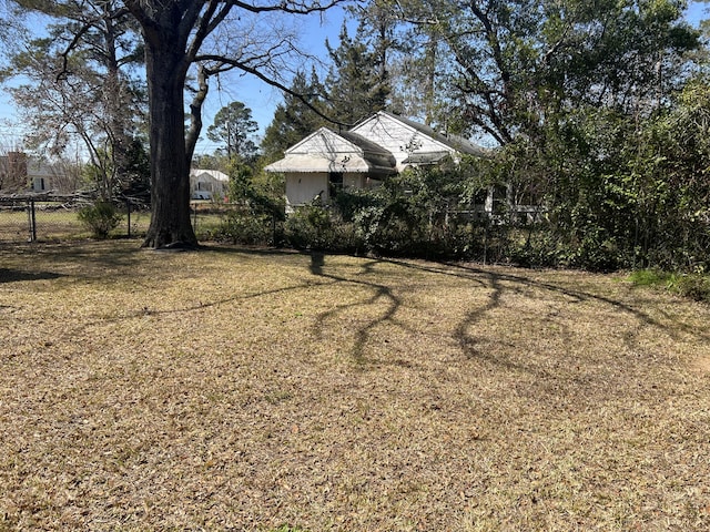 303 Spruce St, Louisville, GA 30434 - view of yard featuring fence