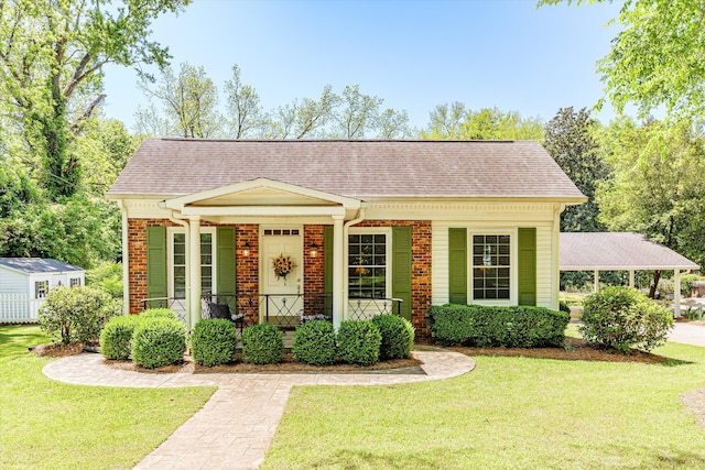 104 Sim St, Washington, GA 30673 - view of front of home featuring roof with shingles, a front yard, and a porch