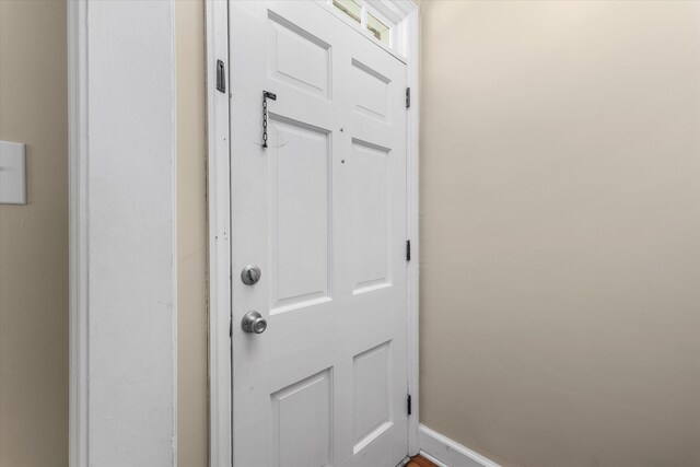 104 Sim St, Washington, GA 30673 - detailed view of baseboards
