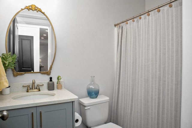 full bath featuring curtained shower, toilet, and vanity