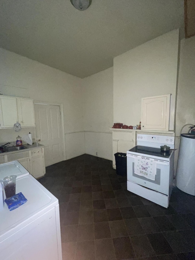 210-212 Perkins St, Augusta, GA 30904 - laundry area featuring washer / dryer and gas water heater