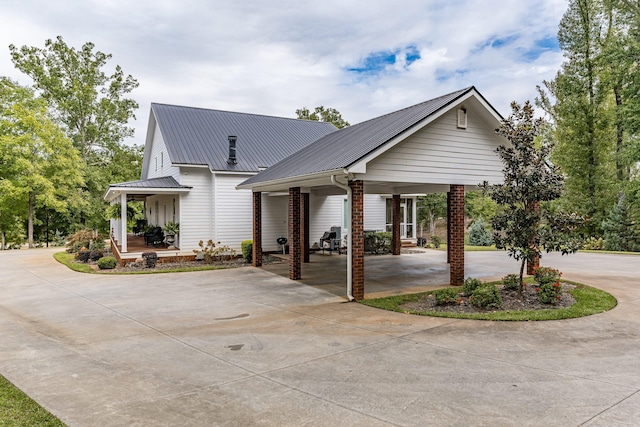 view of front of property featuring covered porch