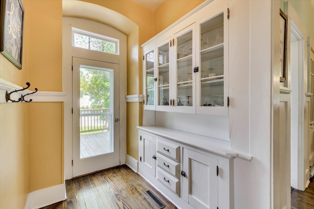 413 S Liberty St, Waynesboro, GA 30830 - entryway featuring dark wood-style flooring