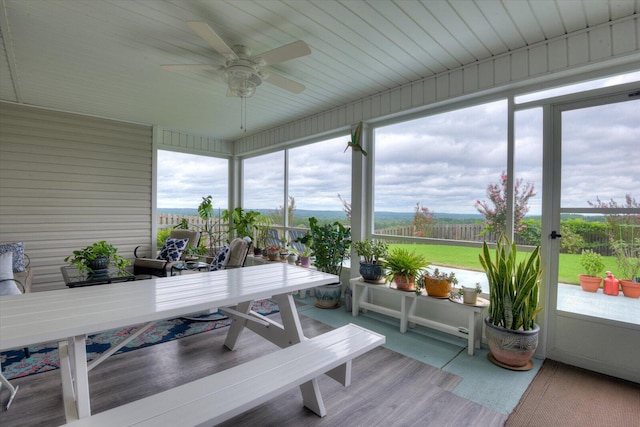 sunroom / solarium with ceiling fan