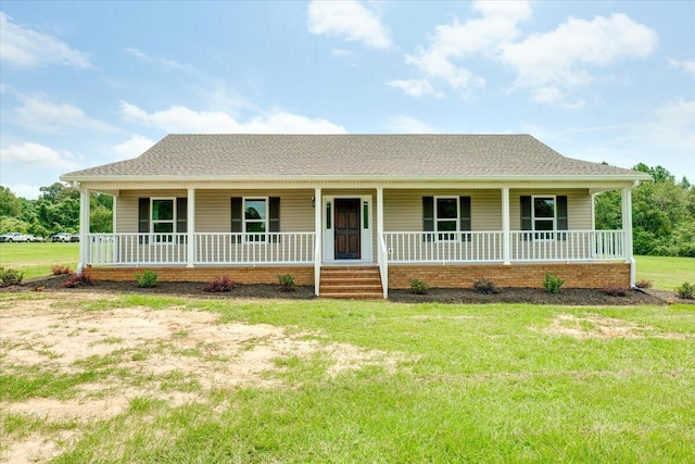 view of front facade with a front yard