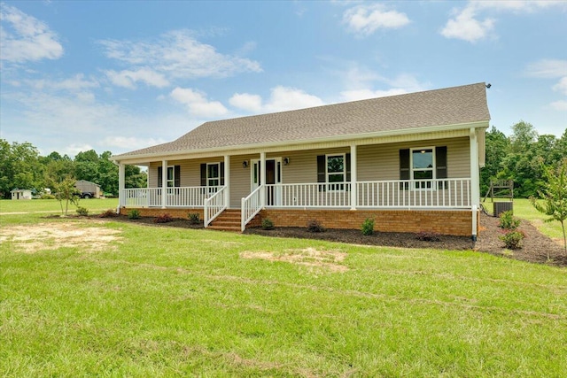 view of front of property featuring a front lawn and a porch