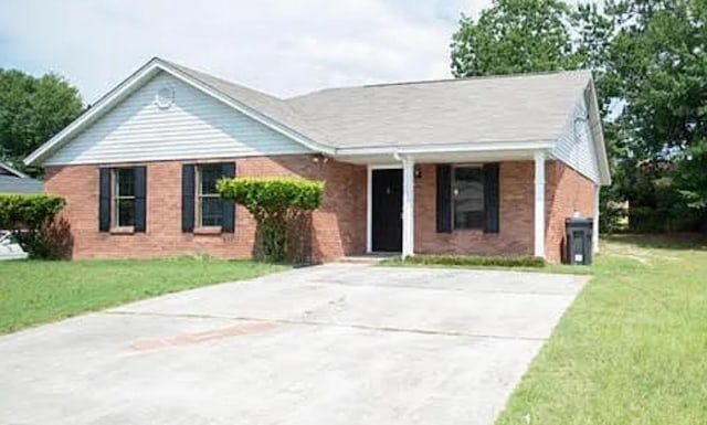 view of front of property with a front lawn