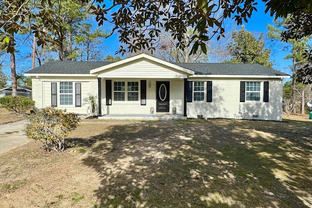 ranch-style house featuring a front yard and covered porch