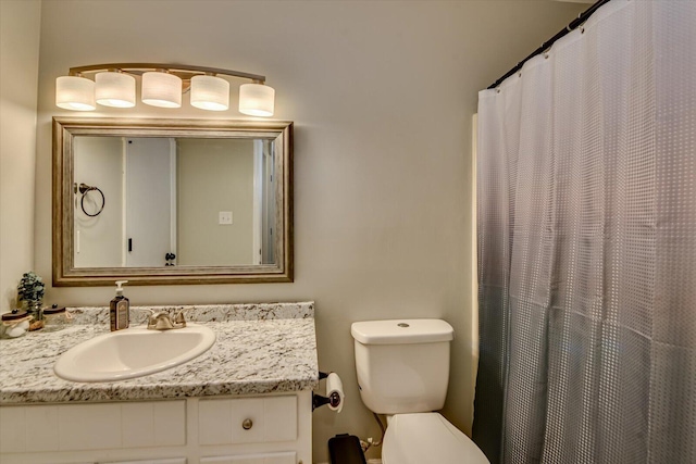 full bathroom featuring curtained shower, vanity, and toilet