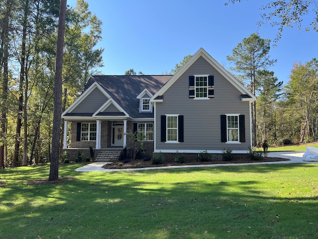 view of front of property featuring a front lawn