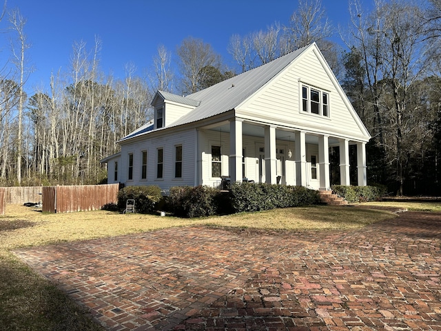 view of front of home featuring covered porch and a front yard