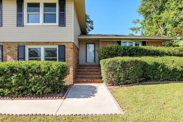 172 Creek View Ct, Martinez, GA 30907 - view of front of house with brick siding, entry steps, and a front yard
