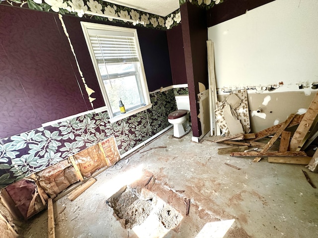 6322 Yelton Rd, Appling, GA 30802 - bathroom featuring a jetted tub and wallpapered walls