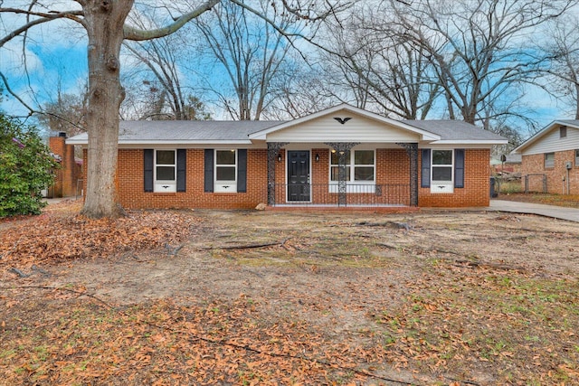 ranch-style home featuring covered porch