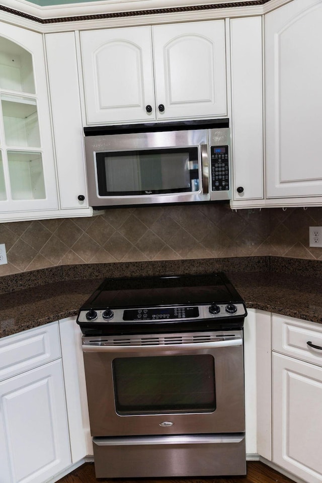 1212 Sumter Landing Ln, Evans, GA 30809 - kitchen with stainless steel appliances, white cabinets, and dark countertops