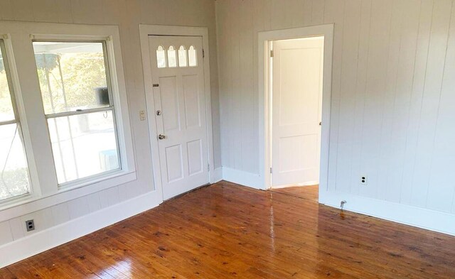 1424 Arsenal Ave, Augusta, GA 30904 - entrance foyer with hardwood / wood-style flooring and baseboards