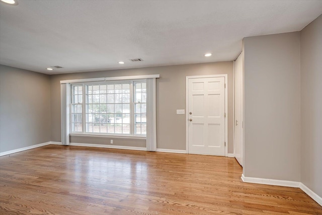 foyer featuring visible vents, recessed lighting, baseboards, and light wood-style floors