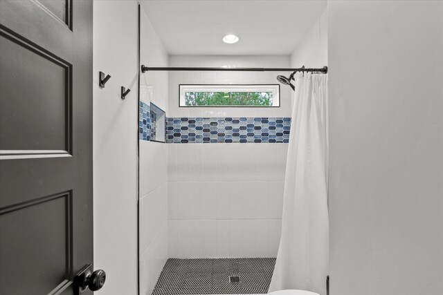 1008 Folly Run Dr, Lincolnton, GA 30817 - full bathroom featuring a tile shower and toilet