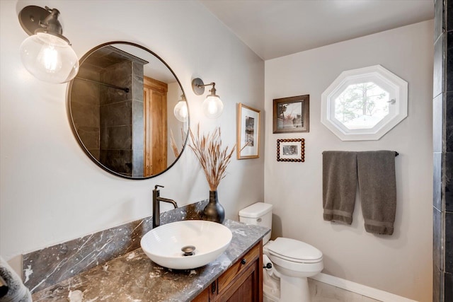 full bath with a shower, vanity, toilet, and baseboards