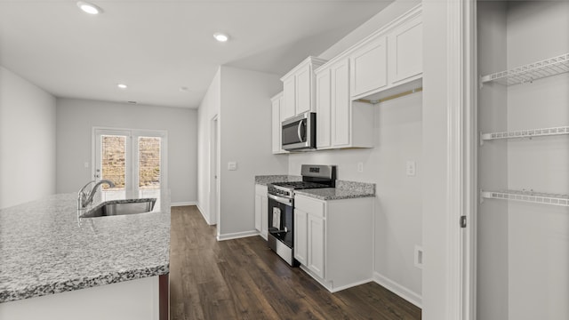 spare room with visible vents, light carpet, baseboards, and a ceiling fan