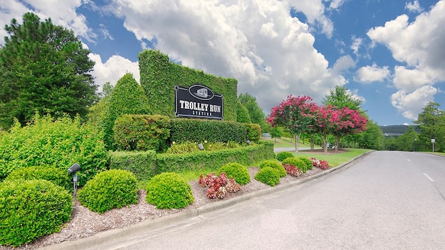 view of community / neighborhood sign