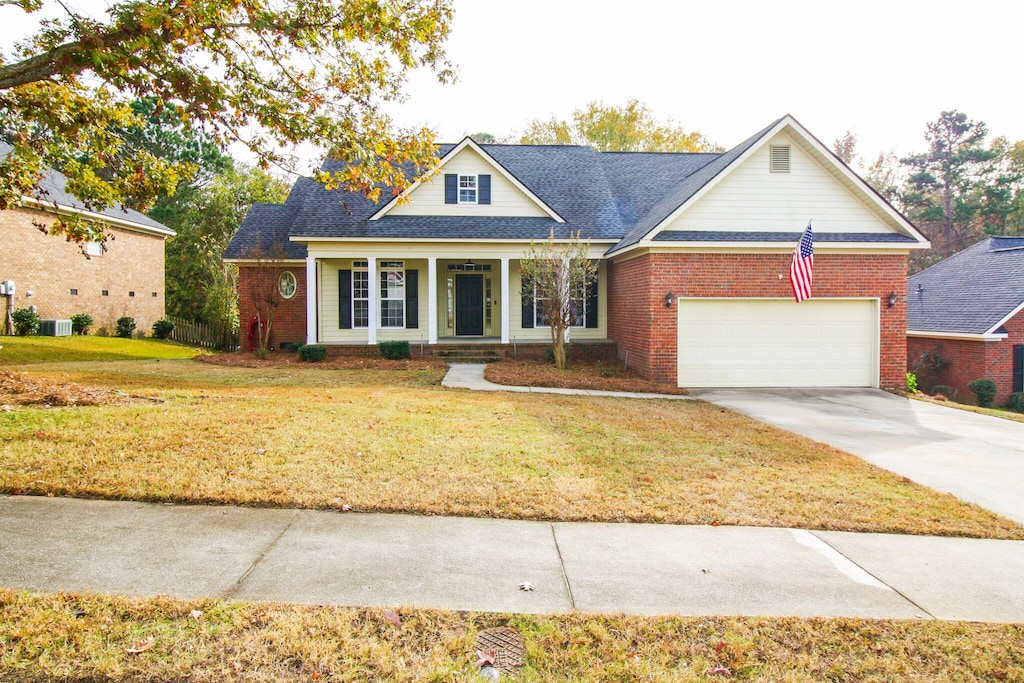 view of front facade with a porch and a front lawn