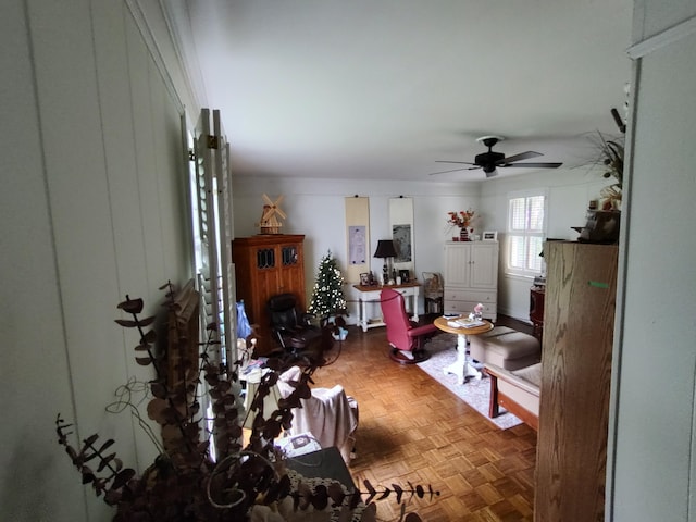 206 S Alexander Ave, Washington, GA 30673 - living room with a ceiling fan