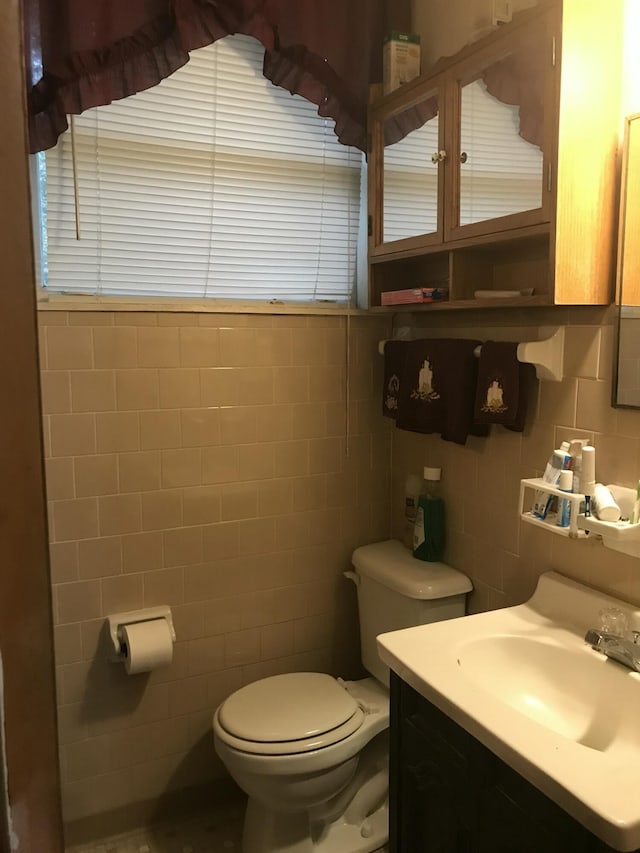 412 W 9th St, Waynesboro, GA 30830 - bathroom with toilet, vanity, and tile walls