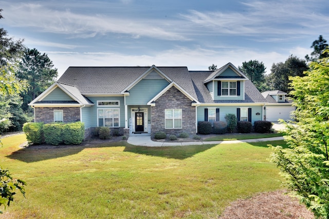 craftsman house featuring a front lawn