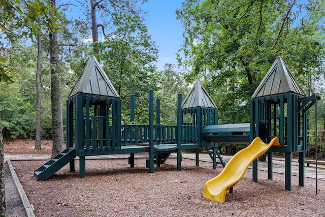 534 Creekridge Rd, Aiken, SC 29803 - community jungle gym featuring view of wooded area