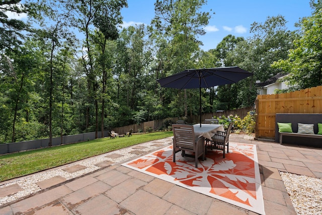 534 Creekridge Rd, Aiken, SC 29803 - fenced backyard featuring a patio and outdoor dining space