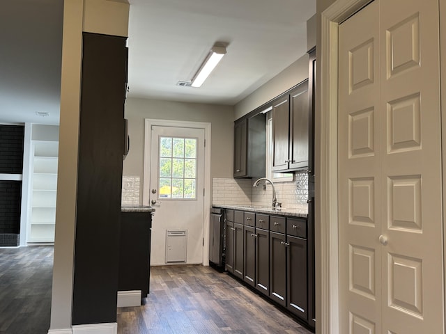 3112 Fieldstone Cir, Augusta, GA 30907 - laundry area with dark wood finished floors, a sink, and baseboards