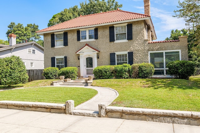 view of front of property with a front yard